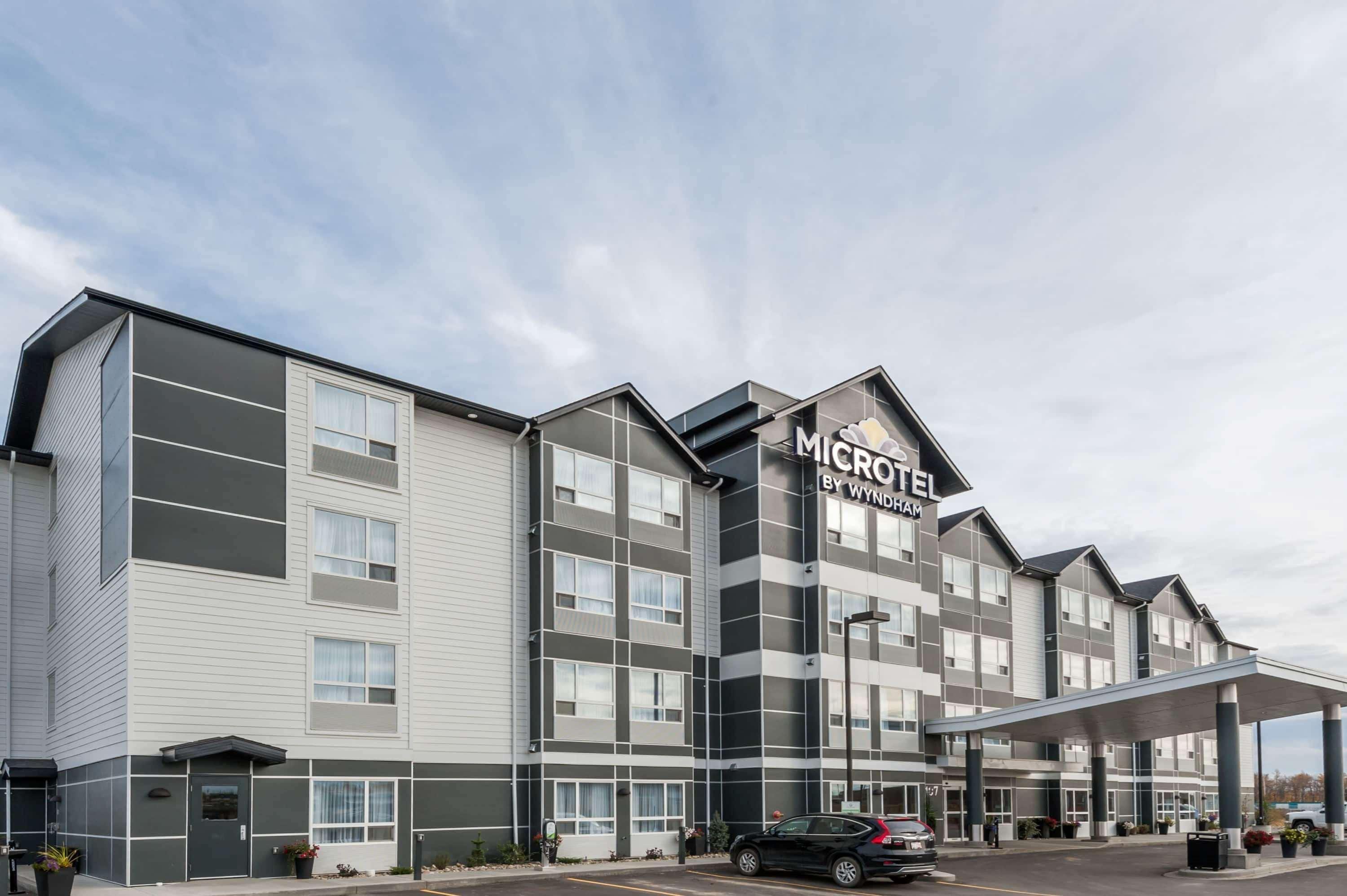 Microtel Inn & Suites By Wyndham Fort Saint John Fort St. John Bagian luar foto