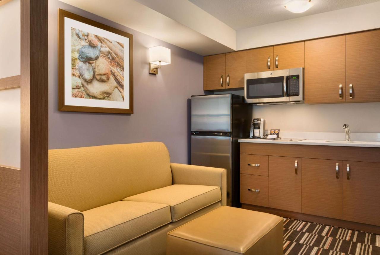 Microtel Inn & Suites By Wyndham Fort Saint John Fort St. John Bagian luar foto